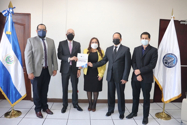 ORGANISMO DE DIRECCI&Oacute;N SE RE&Uacute;NE CON EL CONSULTOR INTERNACIONAL QUE ASESOR&Oacute; ELABORACI&Oacute;N DEL PEI 2021-2024