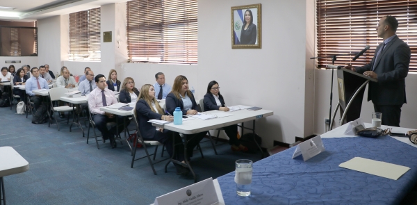 SERVIDORES DE CCR SON CAPACITADOS EN MATERIA DE LEGISLACI&Oacute;N ADUANERA