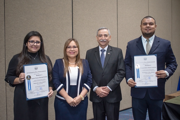 PRIMERA MAGISTRADA ASISTE A GRADUACI&Oacute;N DE SERVIDORES DE LA CCR EN DIPLOMADO EN &Eacute;TICA P&Uacute;BLICA