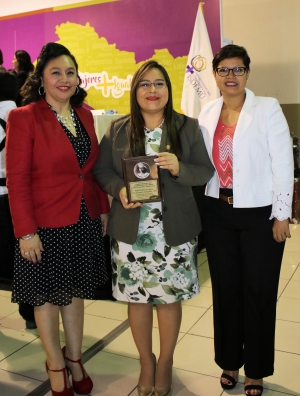 CORTE DE CUENTAS RECIBE RECONOCIMIENTO POR DESTACADA LABOR EN FAVOR DE LA IGUALDAD