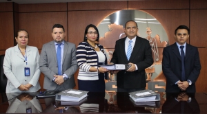 PRESIDENTE CARMEN ELENA RIVAS INVITADA AL ACTO DE ENTREGA DE DOCUMENTACI&Oacute;N A NUEVO DIRECTOR GENERAL DEL ISSS