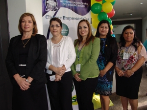 ISSS GALARDONA A CL&Iacute;NICA DE LA CORTE DE CUENTAS DE LA REP&Uacute;BLICA EN VI CONGRESO DE CL&Iacute;NICAS EMPRESARIALES