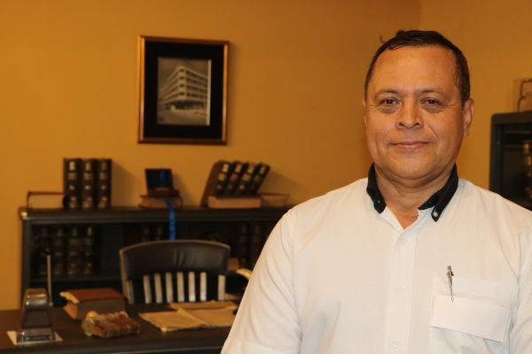 EL RESTAURADOR DE RELOJES DE ALTURA