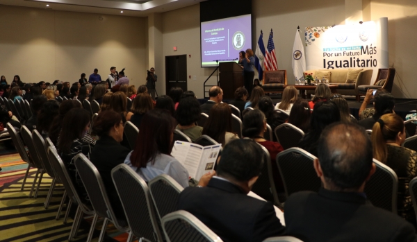 FUNCIONARIAS CCR ASISTIERON A PRESENTACI&Oacute;N DE INFORME DE RENDICI&Oacute;N DE CUENTAS DE LA PGR