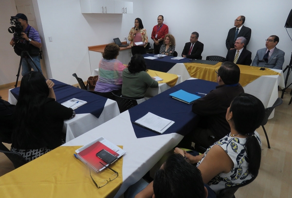 CONCEJO MUNICIPAL DE LA ALCALD&Iacute;A DE SAN SALVADOR SOLICITA CAPACITACI&Oacute;N A LA CCR