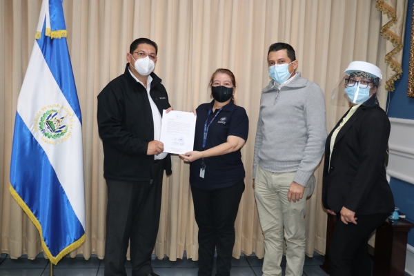 PRESIDENTE CCR SUSCRIBE ACTA DE INVENTARIO DE BIENES CULTURALES DE LA INSTITUCI&Oacute;N