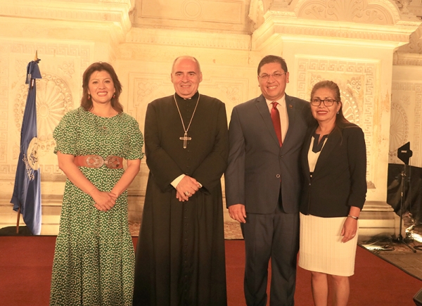Presidente de la CCR asistió a iluminación de la Catedral Nuestra Señora Santa Ana