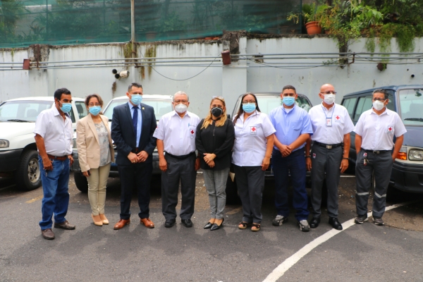 CCR DONA FLOTA DE AUTOS A CRUZ ROJA SALVADORE&Ntilde;A