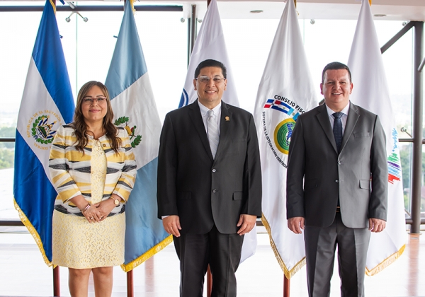 TITULARES DE EFS EL SALVADOR Y GUATEMALA SE RE&Uacute;NEN PARA FORTALECER LA FISCALIZACI&Oacute;N REGIONAL